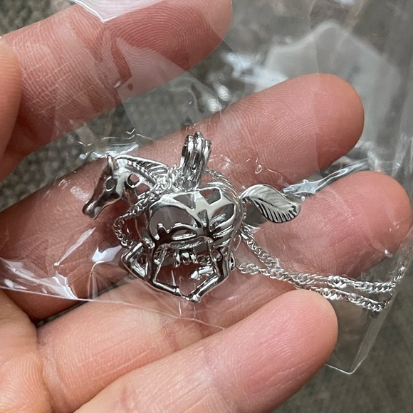 NWT Horse Unicorn Luminous Glow in The Dark Pendant Chain Necklace Jewelry Gift - Picture 4 of 8